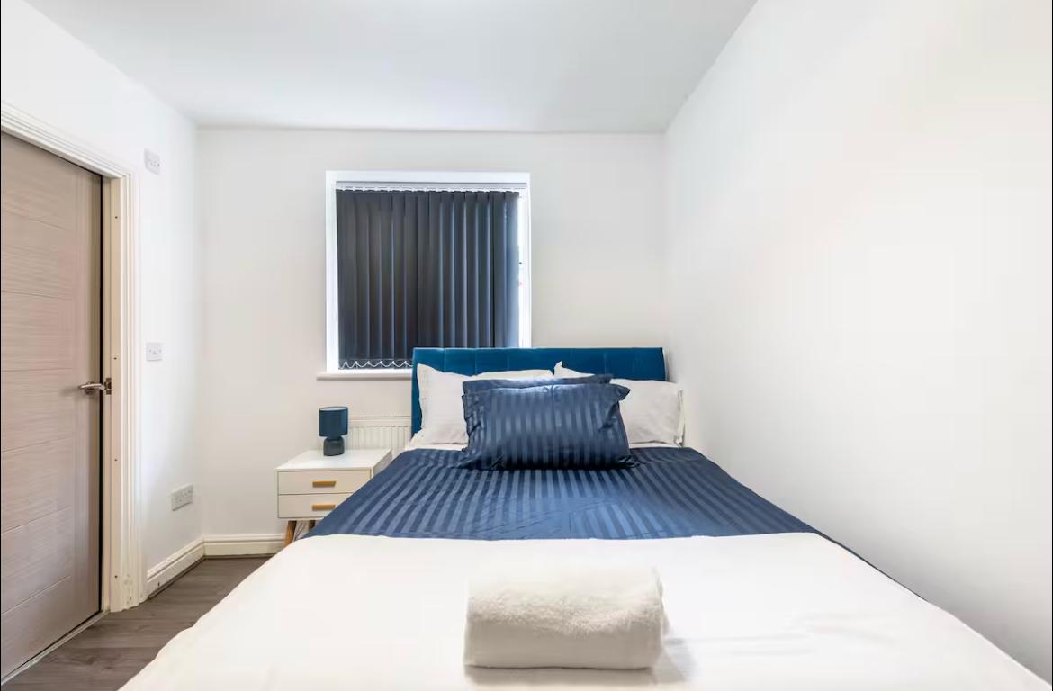 Coventry Station · Ensuite Room 3