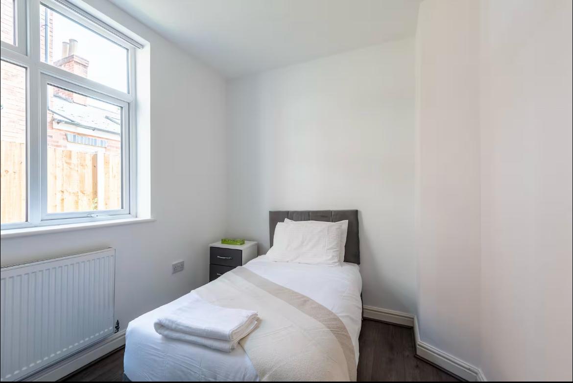 Coventry Station · Ensuite Room 7