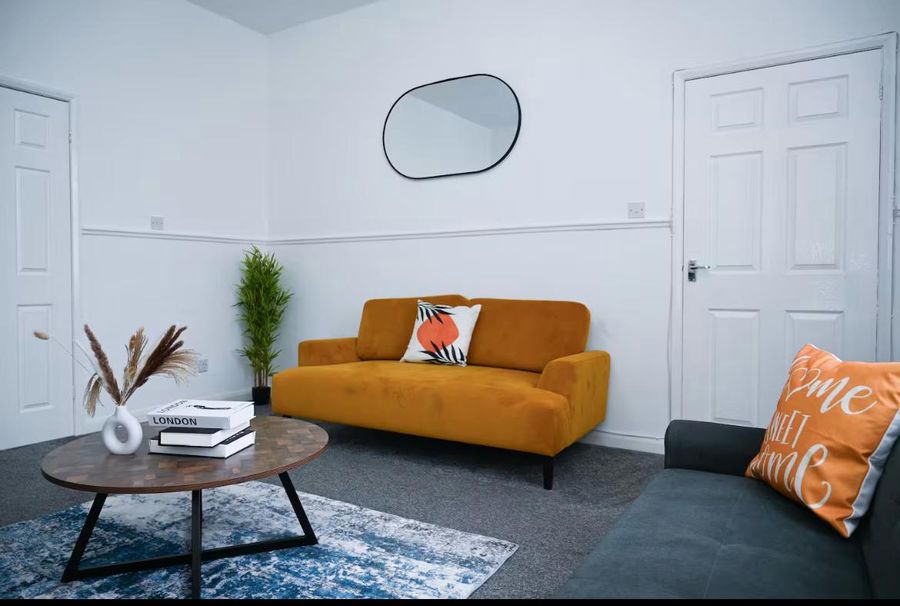 3 Bed Home Near Metro with Parking